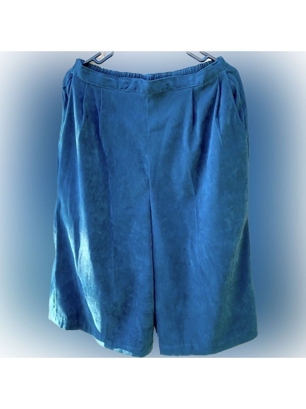 Palazzo pants/Culottes Beautiful Teal color. Side seam pockets. Excellent Shape